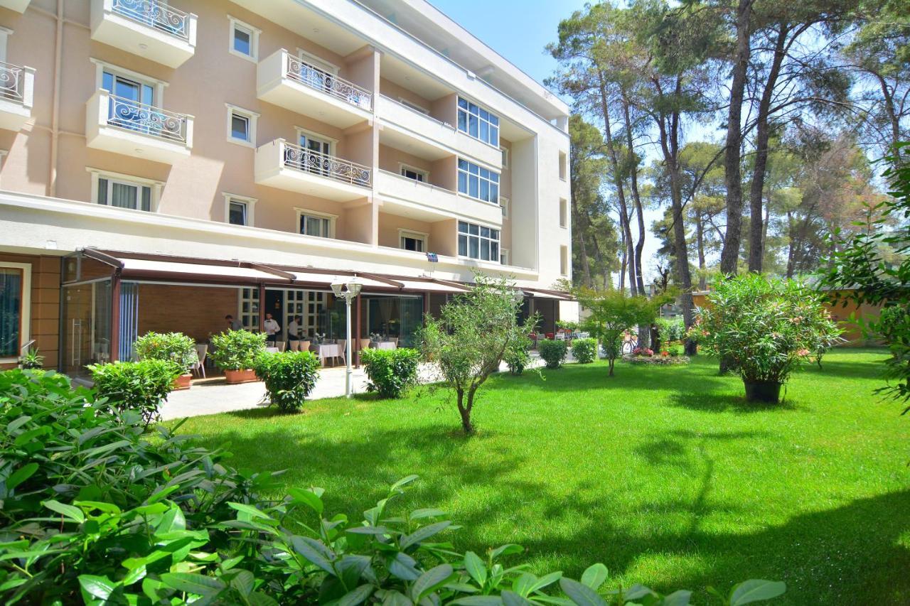 Sandy Beach Resort Golem  Exteriér fotografie